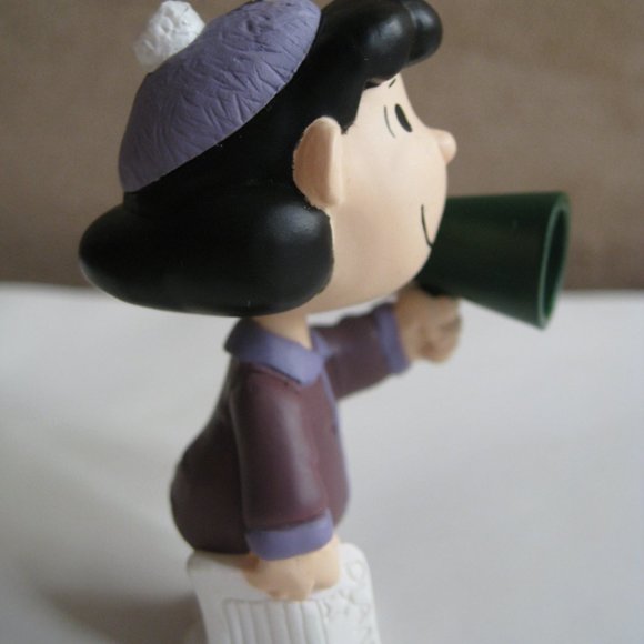 Hallmark Keepsake 2 Peanuts Christmas Ornaments - Lucy & Charlie Brown 2000 - Picture 10 of 12